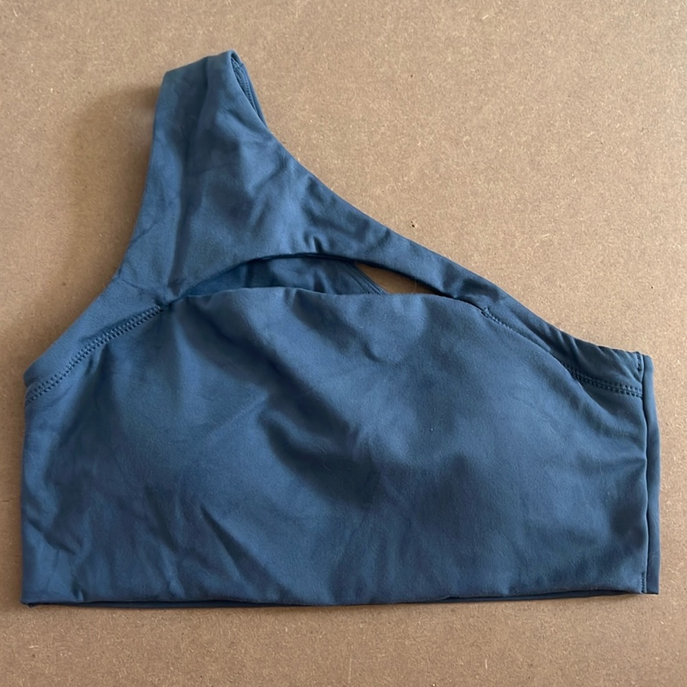 Alphalete One-Shoulder Sports Bra in Teal Blue
